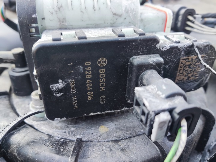 MERCEDES W212 RÉSERVOIR ADBLUE POMPE A2124701102
