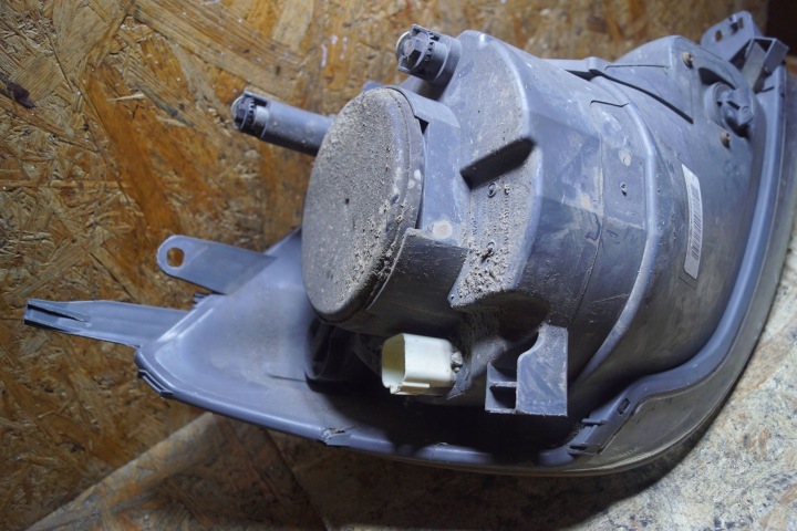 FORD FIESTA MK6 LIFT PHARE GAUCHE AVANT UK (C2085)