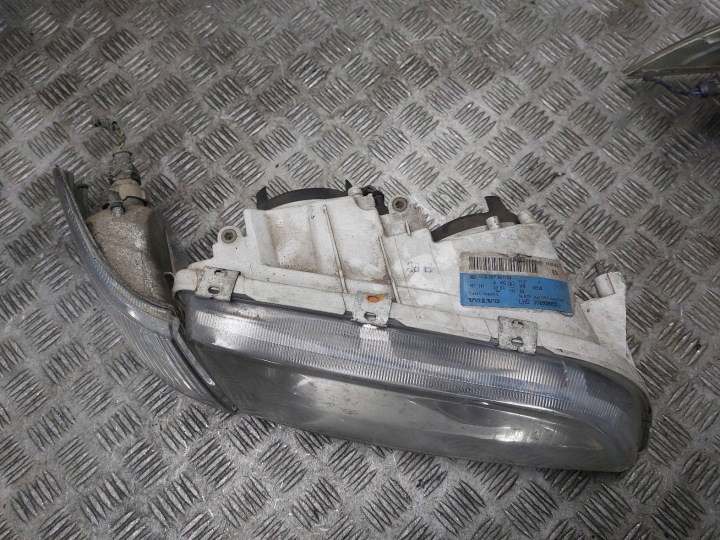 PHARE GAUCHE AVANT DROIT AVANT CLIGNOTANTS VOLVO V40 I LIFT