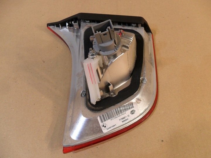 BMW X6 E71 PHARE ARRIÈRE GAUCHE DANS COUVERCLE DE COFFRE 7179987-12