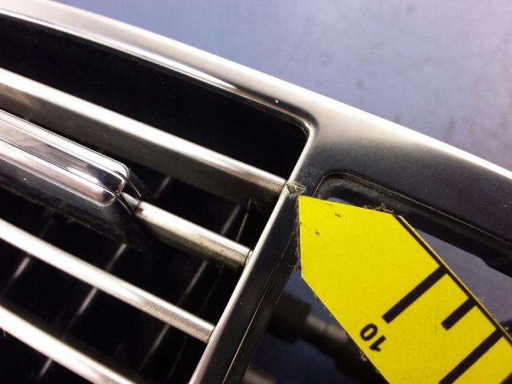 MERCEDES CLS W218 GRILLE CONDUIT D'AIR CENTRALE TABLEAU DE BORD A2188300054