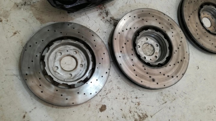AUDI RSQ8 4M8 FREINS DISQUES ÉTRIERS PLAQUETTES