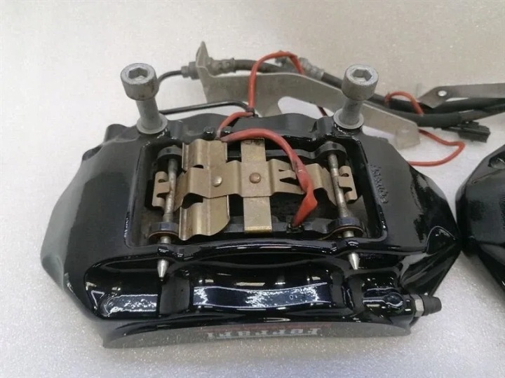 FERRARI GTC4 LUSSO T 3.9 V8 F151M BRAKE CALIPER 336044 REAR SET