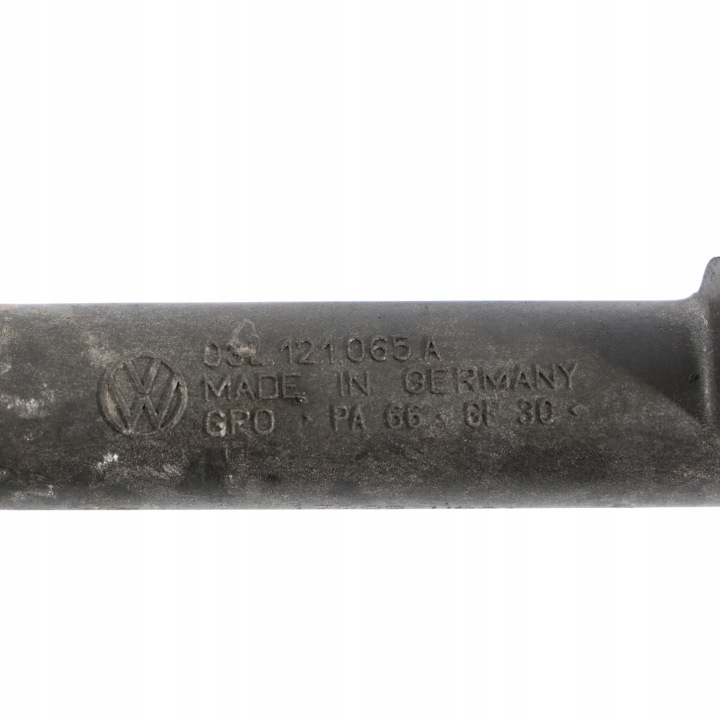 AUDI A3 8P 2.0 TDI CBAB TUBES FIL TUYAU TUYAU EAU 03L121065A