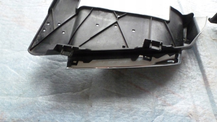 MERCEDES E-KLASA EMBOUT ÉCHAPPEMENT GAUCHE A2388852700