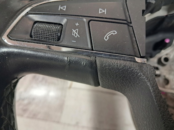 SEAT LEON III 5F VOLANT CUIR MULTIFONCTION 5F0419091L