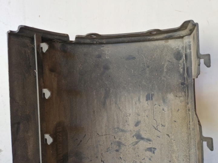 ANGLE PARE-CHOCS DROIT ARRIÈRE VW T5 7H0807322B
