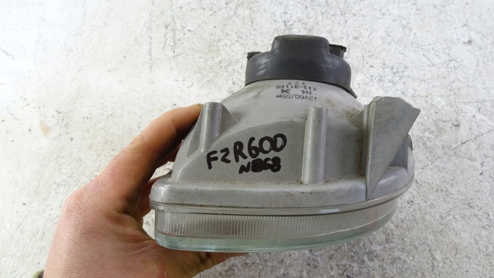 N868 YAMAHA FZR 600 PHARE PROJECTEUR AVANT