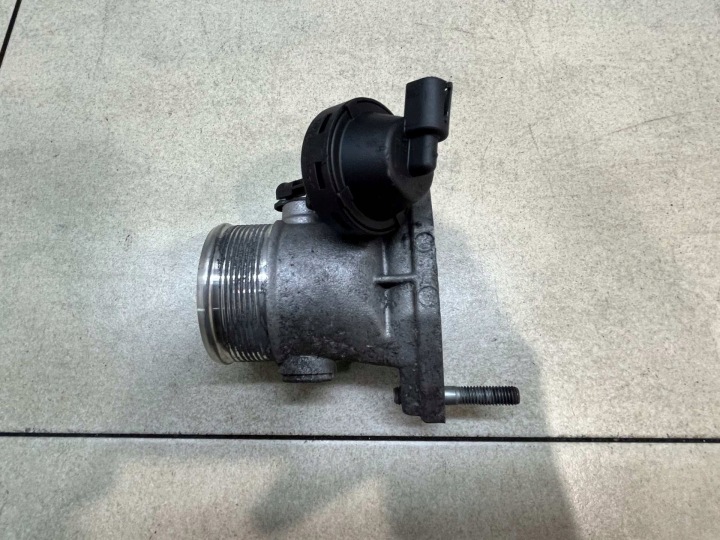 PAPILLON DES GAZ AUDI A4 B6 2.5 TDI 8E0145950