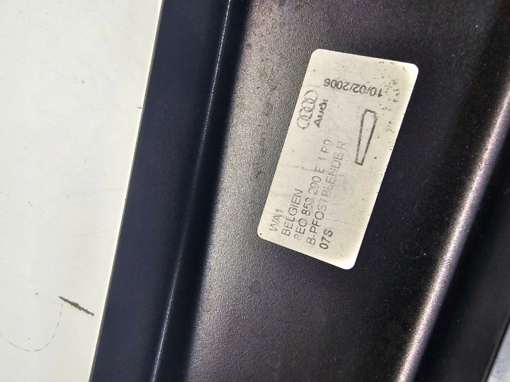 PROTECTION MONTANTS B DROITE AUDI A4 B7 8E0853290E