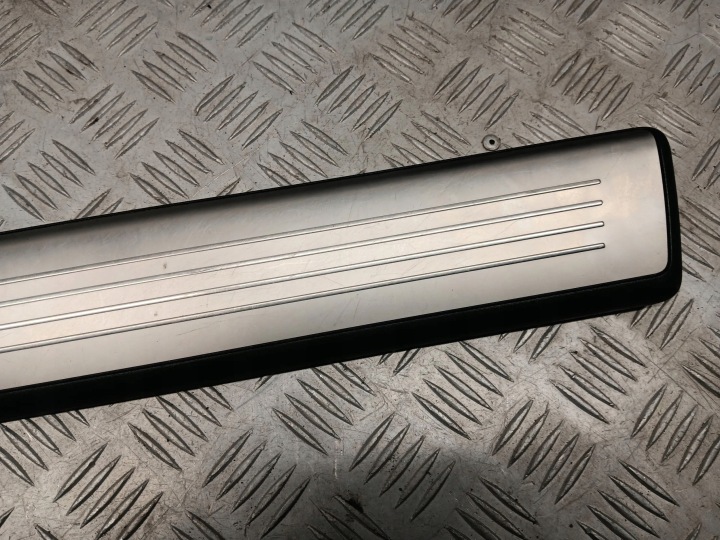 MERCEDES-BENZ SL R231 A2316800735 AVANT CÔTÉ DROITE REVÊTEMENT SUPPORTS