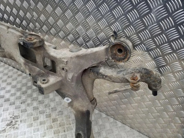 VOLVO S60 V70 II POUTRE CHÂSSIS SUSPENSION ARRIÈRE