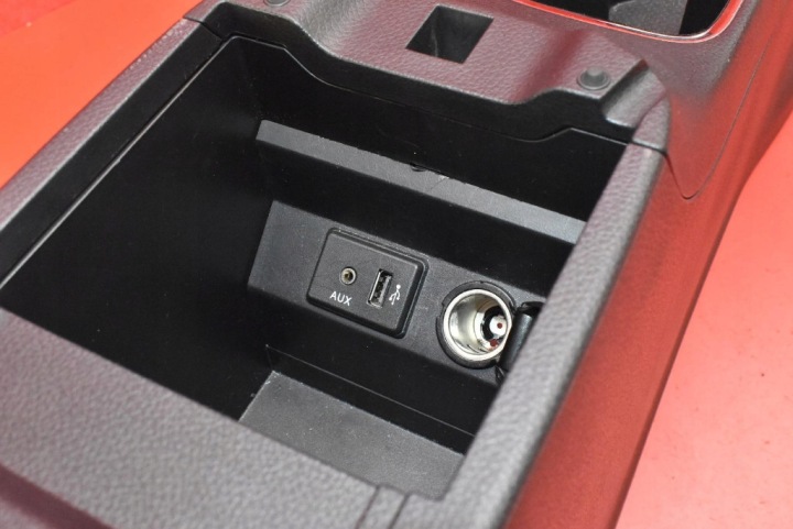 TUNNEL CENTRAL ACCOUDOIR 969133ZL0A NISSAN PULSAR C13 14-18