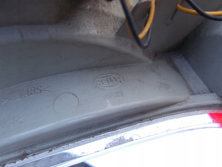 VOLVO V70 2007 2011 ARRIÈRE CÔTÉ GAUCHE PHARES ARRIÈRE COUVERCLES DE COFFRE COUVERCLES DE COFFRE