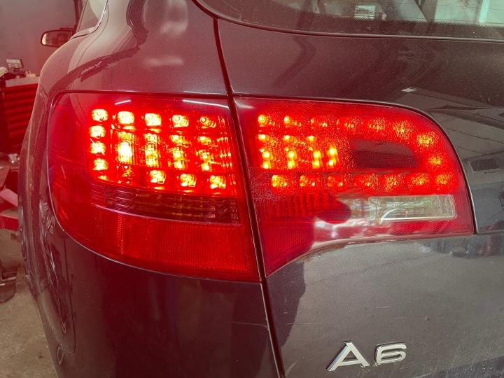 PHARE ARRIÈRE DROITE AILE AVANT LED 89037056 AUDI A6 C6 04-11