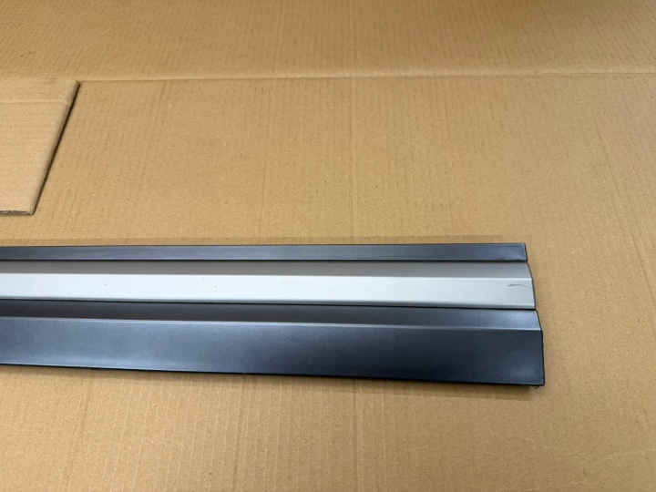HYUNDAI KONA 17- MOULURE PORTES AVANT GAUCHE AVANT 87721-J9500