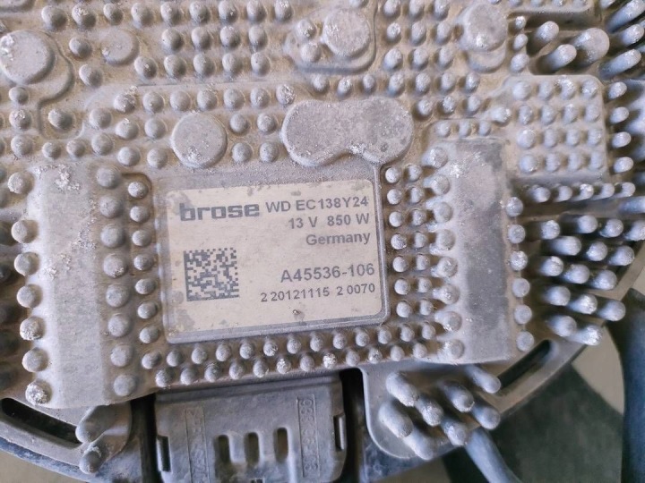 JEEP GRAND CHEROKEE WK2 SRT 6,4HEMI VENTILATEUR