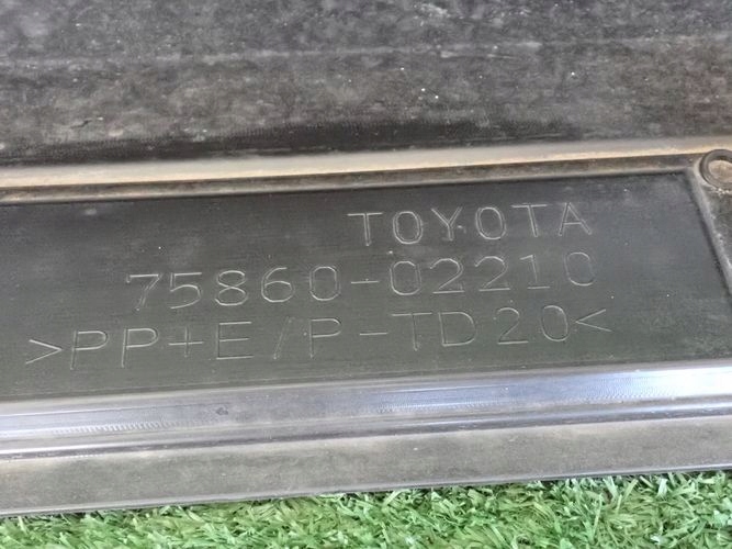 TOYOTA COROLLA E21 HAYON 18- MOULURE SEUIL DROITE