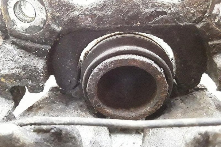 ÉTRIER DE FREIN DE FREIN AVANT DROIT OPEL ASTRA H FURGON (L70) FN35725 0.0L 2006