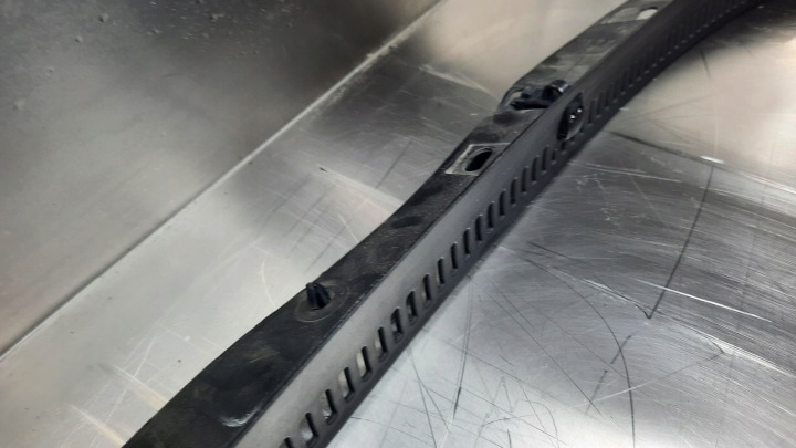 GRILLE CAPOTS 31352536 VOLVO S60 V60