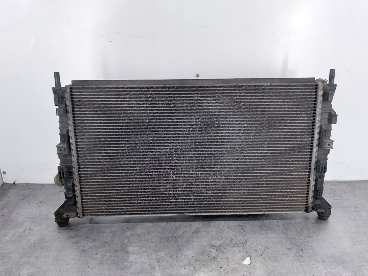 RADIATEUR EAU AVEC VENTILATEUR VOLVO V50 3M5H-8C607-RD 0130303930 2.0 D