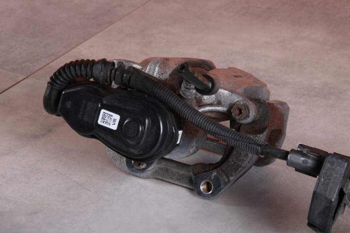 BMW F06 F10 F11 F12 F13 ÉTRIER DE FREIN DE FREIN DROIT ARRIÈRE 6793048 44/24/345