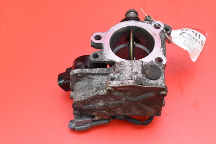 PAPILLON DES GAZ TOYOTA COROLLA VERSO 1 I 2.0 D-4D 90 KM 01-06