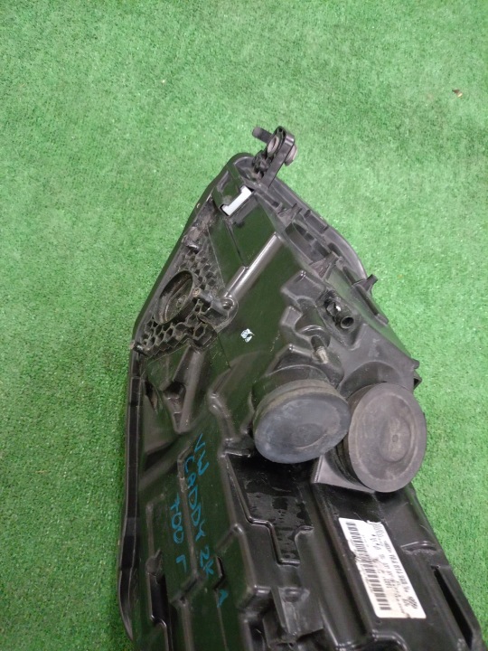 PHARE AVANT DROITE VW CADDY 2K1