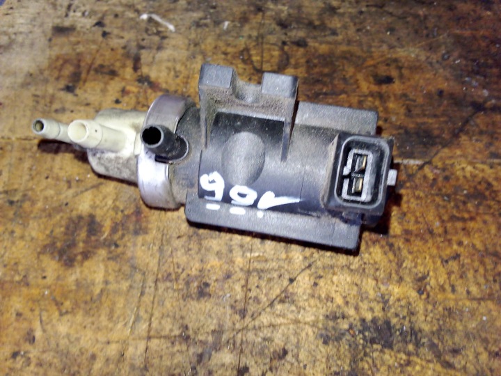 AUDI SOUPAPE PRESSION ÉLECTROVANNE 8D0906627B 72190345 99T033