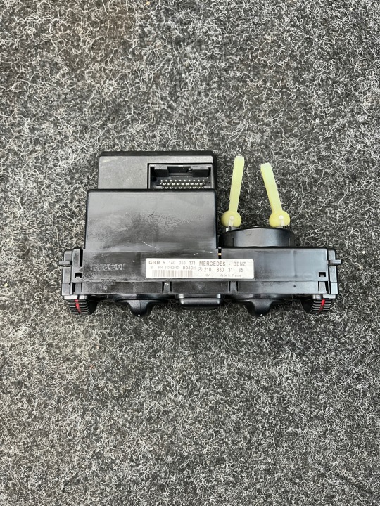 MERCEDES W210 PANNEAU COMMUTATEUR CONDUIT D'AIR CLIMATISATION 2108303185