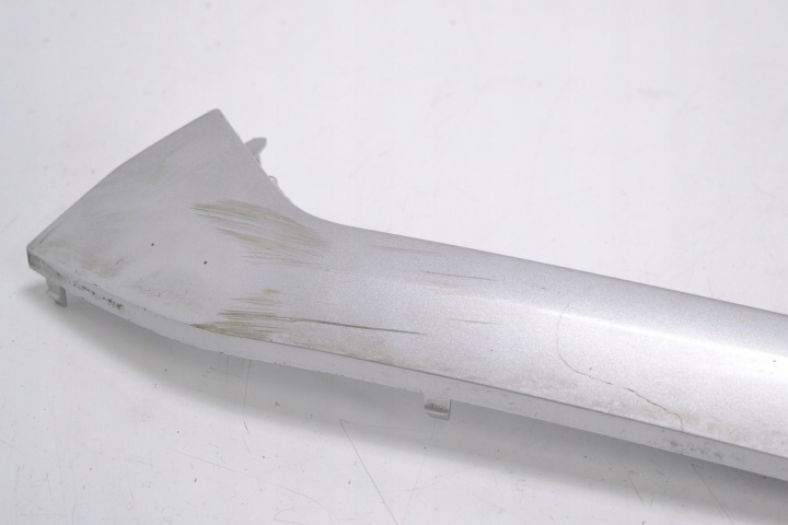DÉFLECTEUR D'AIR GAUCHE PRISE PEUGEOT METROPOLIS 400