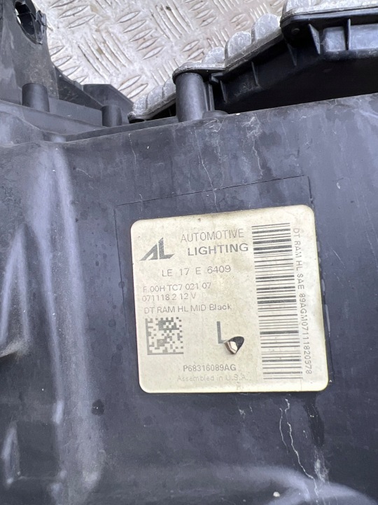 PROJECTEUR DODGE RAM 1500 DS F00HTC702107