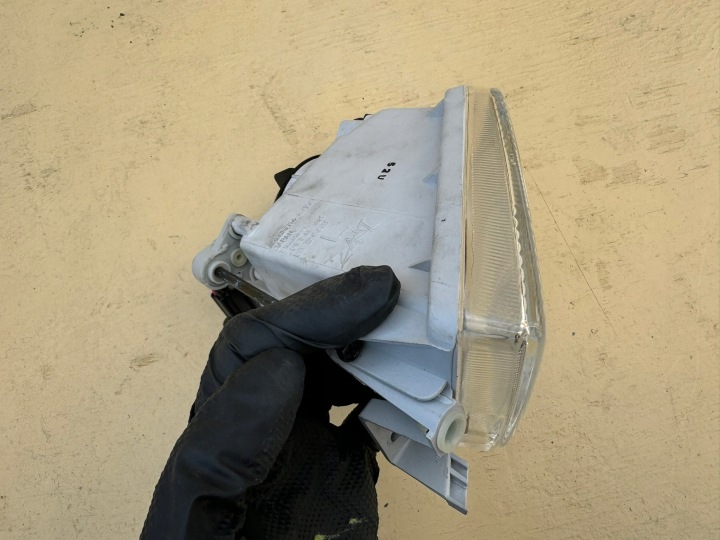 MITSUBISHI GALANT PHARE ANTIBROUILLARD GAUCHE AVANT GAUCHE AVANT 114-87199
