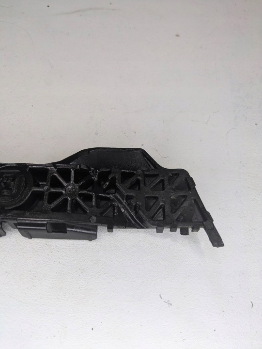 TOYOTA YARIS ARRIÈRE DROIT POIGNÉE FIXATION PARE-CHOCS 52575-0D030