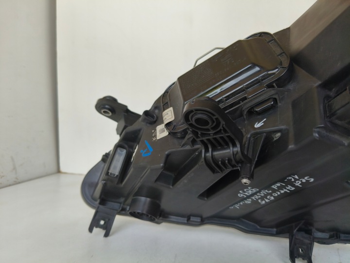 PHARE DROITE PROJECTEUR SEAT ATECA 575 16- LED