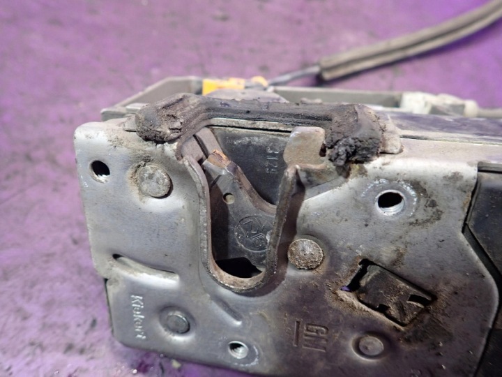OPEL COMBO C 01-05 SERRURE AVANT DROIT 13154792 3 GOUPILLE