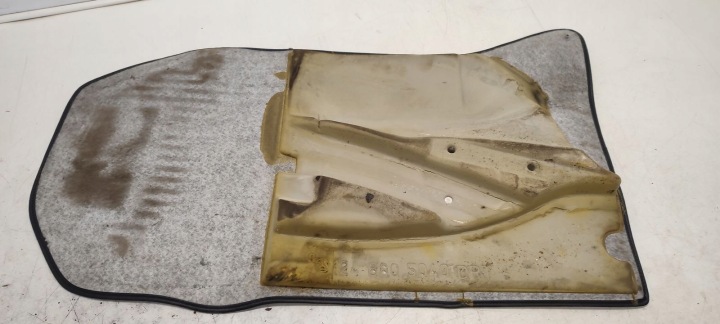 REVÊTEMENT PLANCHER AVANT AVANT MERCEDES W124 2,2B