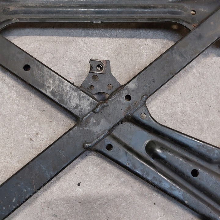 AUDI A5 8T 3,0D POUTRE SUPPORT CROISILLON SOUS MOTEUR 8T2399345F