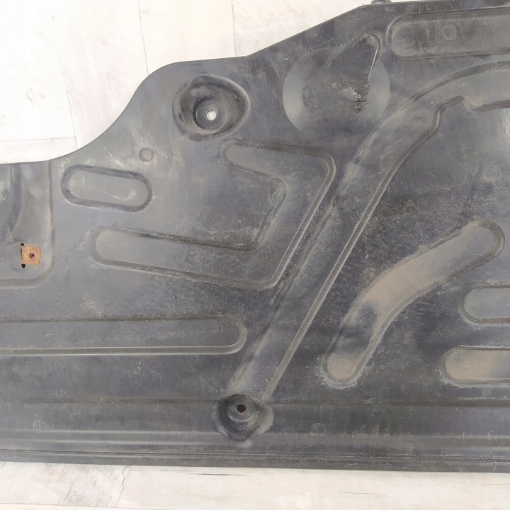PROTECTION PLAQUE ÉCRAN CHÂSSIS DROITE MERCEDES C-KLASA W203 A2036190238