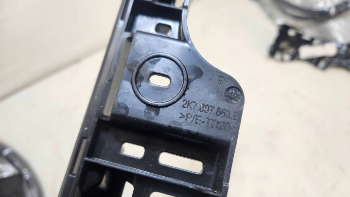 NOUVEAU FIXATION PARE-CHOCS ARRIÈRE ARRIÈRE VW VOLKSWAGEN CADDY 2K7807863B