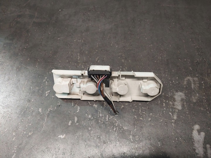 DOUILLE D'AMPOULE GAUCHE ARRIÈRE SKODA SUPERB 2002 3U5945257 NR1176