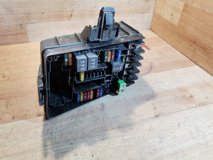 BOÎTE FUSIBLES VW PASSAT B8 OCTAVIA III 5Q0937125B