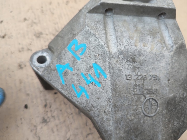 POIGNÉE FIXATION MOTEUR OPEL MERIVA II B 1.4 TURBO 120KM 140KM GM 13226751