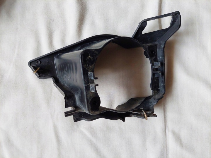 GRILLE FIXATION HALOGÈNE PHARES ANTIBROUILLARD DROIT DACIA SANDERO II 2012