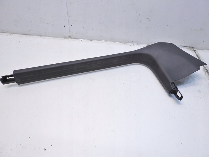MOULURE REVÊTEMENT SEUIL DROIT AVANT AUDI A6 C6