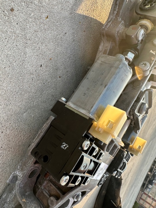 MERCEDES E-KLASA W213 FOURCHETTE COLONNE DIRECTION CROISILLON A2134608300