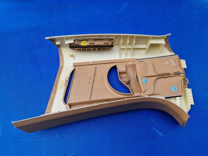 POTEAU B CALANDRE PROTECTION DROITE PORSCHE PANAMERA 970 LUXOR BEIGE SANS