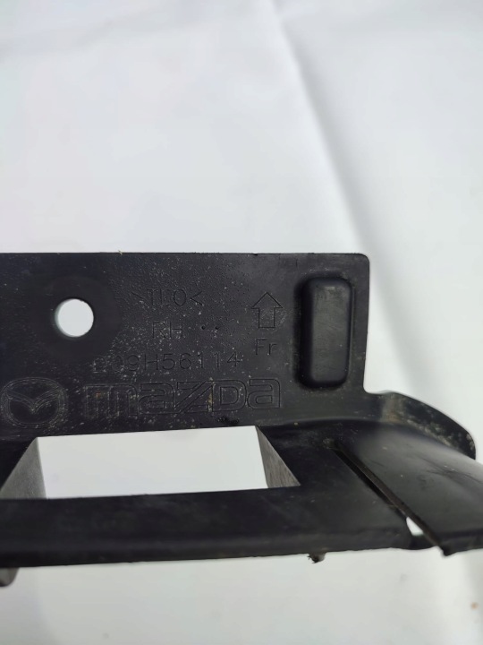 MAZDA 2 DJ 2019 DÉFLECTEUR PASSAGE DE ROUE DROIT AVANT D09H56114