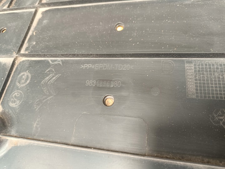 OPEL ASTRA GAUCHE VI PLAQUE CHÂSSIS INFÉRIEURE