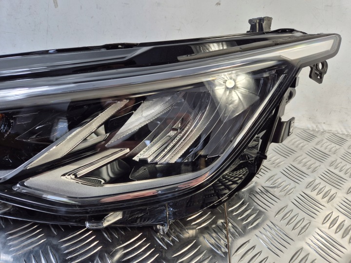 PHARES AVANT ENSEMBLE DROITE GAUCHE VW GOLF VIII 5H1 VW GOLF VIII 5H1